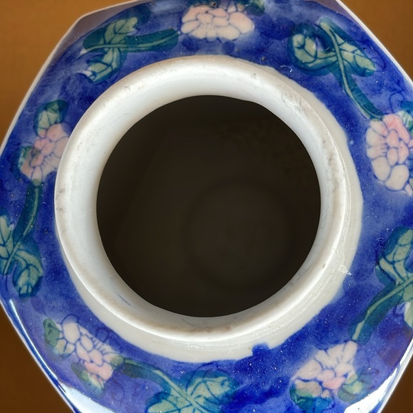 Blue & White Porcelain Chinese Hexagon Shape Ginger Jar; Floral Print - Picture 7 of 10